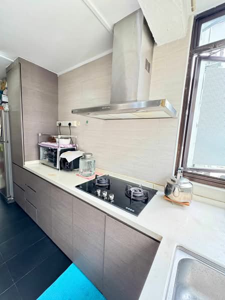 52 Circuit Road HDB Flat For Sale at S$ 369,000 | PropertyGuru Singapore - Kitchen