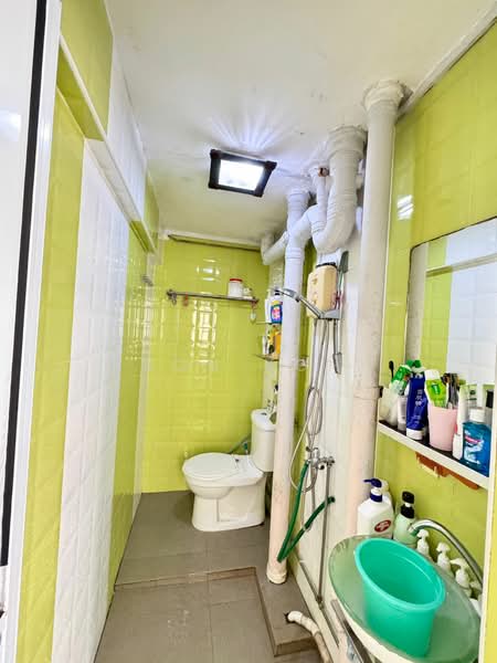 52 Circuit Road HDB Flat For Sale at S$ 369,000 | PropertyGuru Singapore - Bathroom