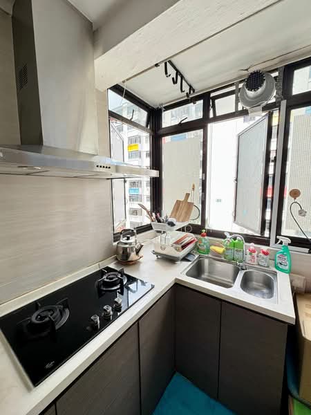 52 Circuit Road HDB Flat For Sale at S$ 369,000 | PropertyGuru Singapore - Kitchen