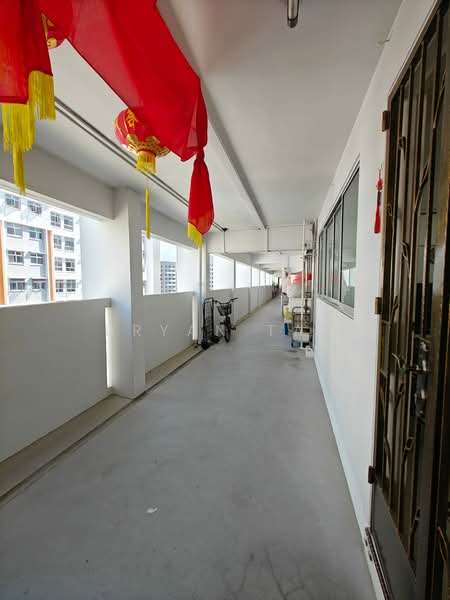 389 Yishun Avenue 6, 389 Yishun Avenue 6, 3 Bedrooms, 904 sqft, HDB Flat For Rent, by Bryan Tan, 500072372 - Corridor - PropertyGuru.com.sg