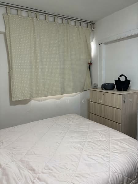 333 Bukit Batok Street 32 HDB Flat For Sale at S$ 550,000 | PropertyGuru Singapore - Bedroom