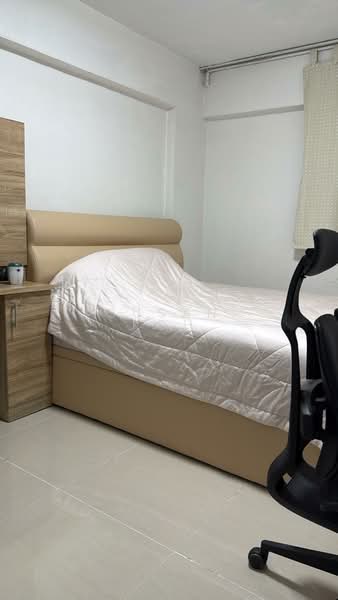 333 Bukit Batok Street 32 HDB Flat For Sale at S$ 550,000 | PropertyGuru Singapore - Bedroom