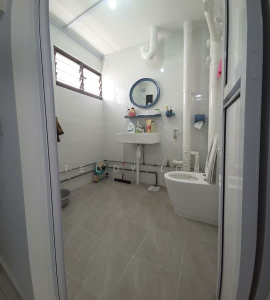 104 Spottiswoode Park Road HDB Flat For Sale at S$ 890,000 | PropertyGuru Singapore - Bathroom