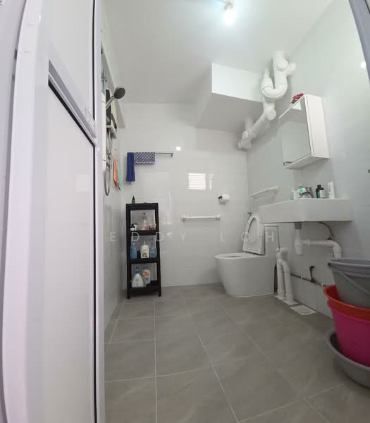 104 Spottiswoode Park Road HDB Flat For Sale at S$ 890,000 | PropertyGuru Singapore - Bathroom