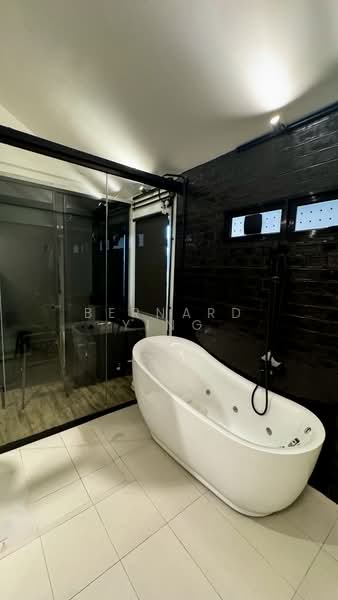 Jln Gembira Move-in Gem Terraced House For Sale at S$ 2,960,000 | PropertyGuru Singapore - Bathroom