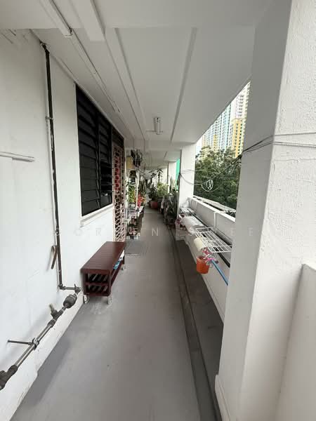 77 Indus Road HDB Flat For Sale at S$ 478,000 | PropertyGuru Singapore - Corridor