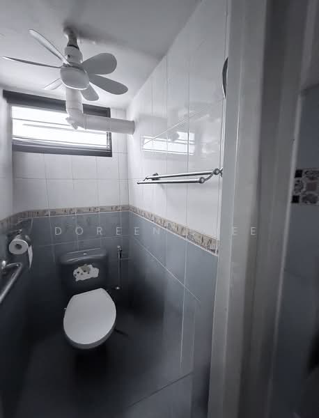 77 Indus Road, 77 Indus Road, 2 Bedrooms, 678 sqft, HDB Flat For Sale, by Doreen Swee, 500072437 - Bathroom - PropertyGuru.com.sg