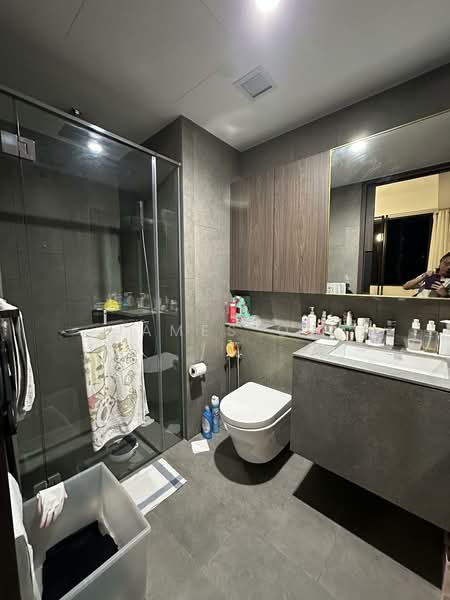 Midtown Modern Condominium For Sale at S$ 1,480,000 | PropertyGuru Singapore - Bathroom