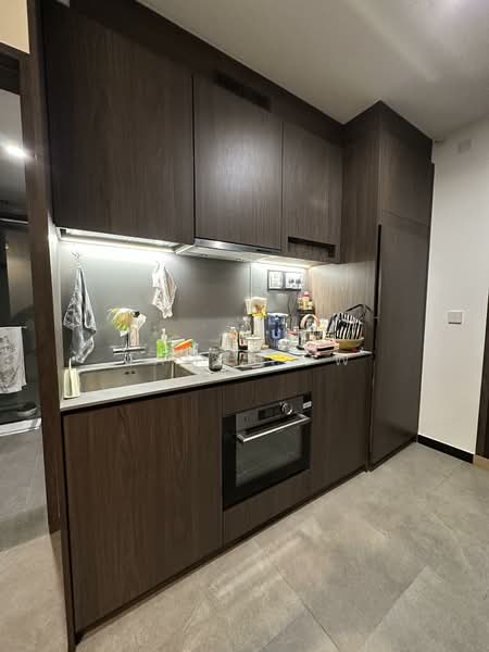 Midtown Modern Condominium For Sale at S$ 1,480,000 | PropertyGuru Singapore - Kitchen