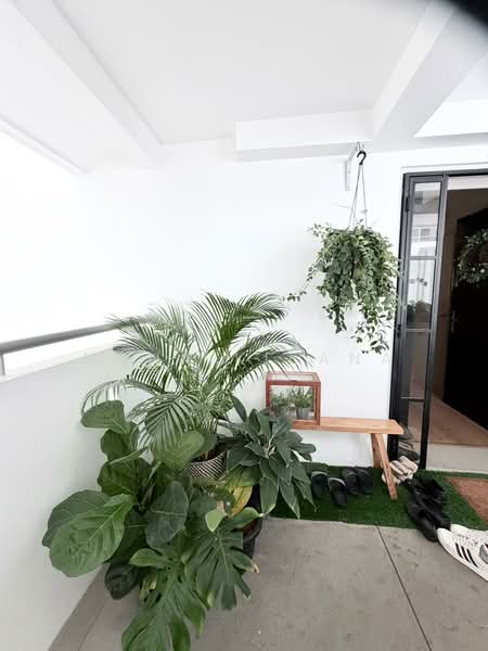 676A Yishun Ring Road HDB Flat For Sale at S$ 420,000 | PropertyGuru Singapore - Balcony