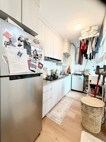 676A Yishun Ring Road HDB Flat For Sale at S$ 420,000 | PropertyGuru Singapore - Kitchen