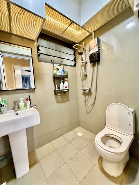 308A Punggol Walk, 308A Punggol Walk, 3 Bedrooms, 990 sqft, HDB Flat For Rent, by Lee Irene, 500072473 - Bathroom - PropertyGuru.com.sg