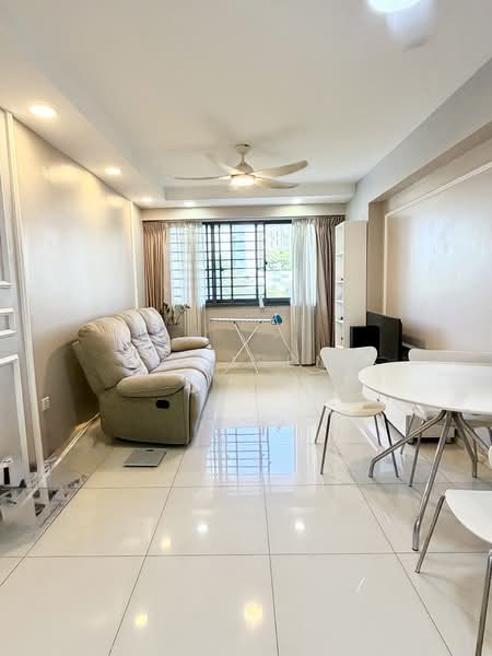 308A Punggol Walk, 308A Punggol Walk, 3 Bedrooms, 990 sqft, HDB Flat For Rent, by Lee Irene, 500072473 - Living Room - PropertyGuru.com.sg