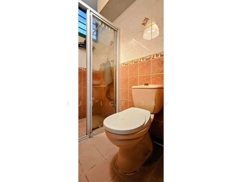 473 Segar Road HDB Flat For Sale at S$ 650,000 | PropertyGuru Singapore - Bathroom