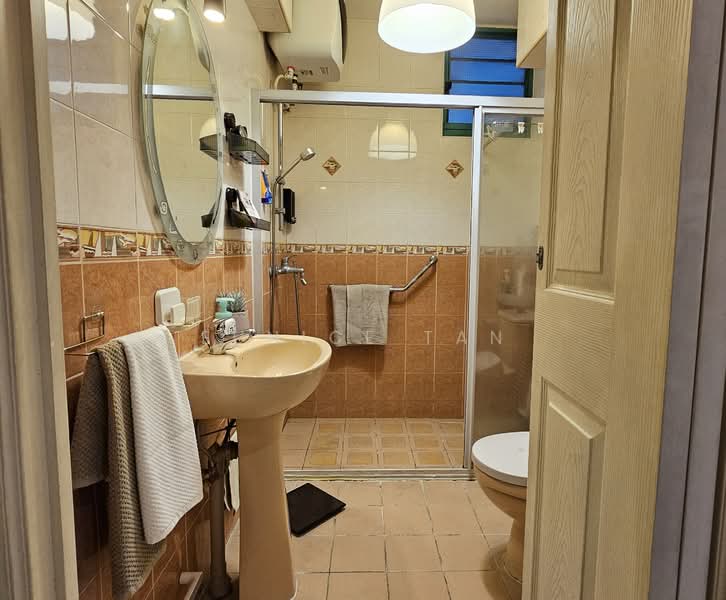 473 Segar Road, 473 Segar Road, 3 Bedrooms, 1,206 sqft, HDB Flat For Sale, by Eunice Tan, 500072476 - Shared Bathroom - PropertyGuru.com.sg