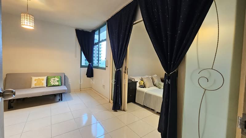 473 Segar Road, 473 Segar Road, 3 Bedrooms, 1,206 sqft, HDB Flat For Sale, by Eunice Tan, 500072476 - Enlarge Master bedroom - PropertyGuru.com.sg