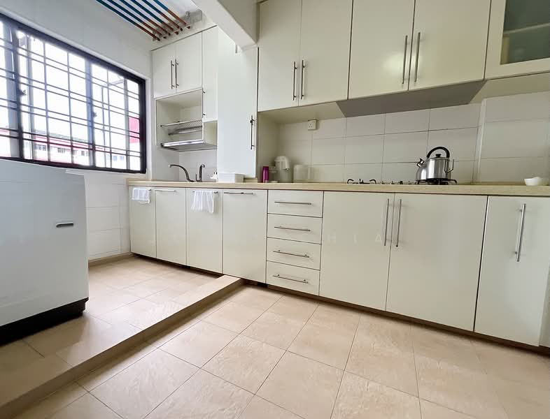 272 Pasir Ris Street 21 HDB Flat For Sale at S$ 630,000 | PropertyGuru Singapore - Kitchen