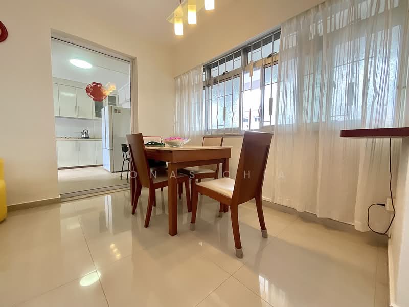 272 Pasir Ris Street 21 HDB Flat For Sale at S$ 630,000 | PropertyGuru Singapore - Dining Room