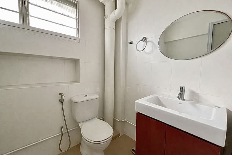 272 Pasir Ris Street 21 HDB Flat For Sale at S$ 630,000 | PropertyGuru Singapore - Bathroom