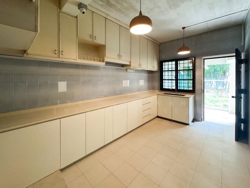 Greenwood Villas Terraced House For Sale at S$ 6,800,000 | PropertyGuru Singapore - Kitchen