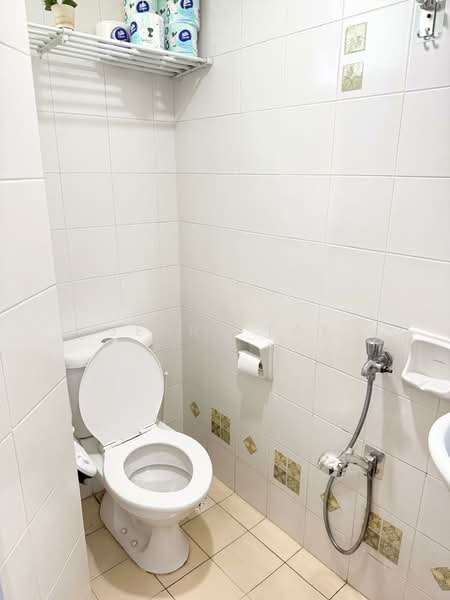 The Warren Condominium For Sale at S$ 1,668,000 | PropertyGuru Singapore - Bathroom