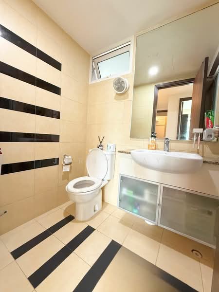 The Warren Condominium For Sale at S$ 1,668,000 | PropertyGuru Singapore - Bathroom