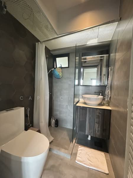 87 Dawson Road HDB Flat For Sale at S$ 870,000 | PropertyGuru Singapore - Bathroom