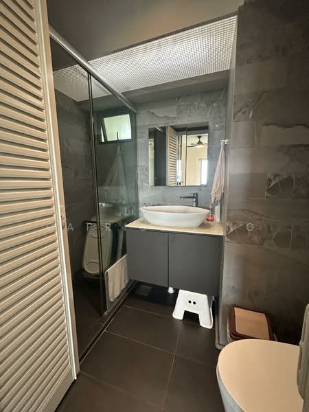 87 Dawson Road HDB Flat For Sale at S$ 870,000 | PropertyGuru Singapore - Bathroom