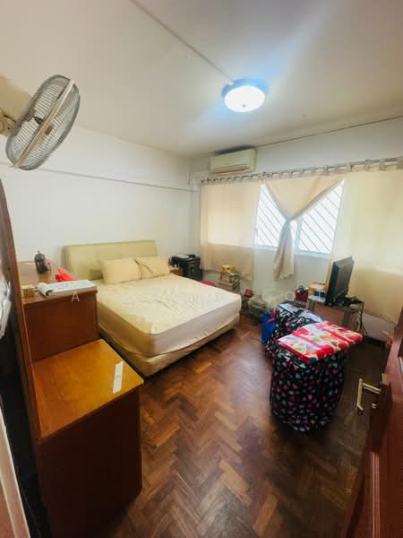 322A Jurong East Street 31 HDB Flat For Sale at S$ 768,000 | PropertyGuru Singapore - Bedroom