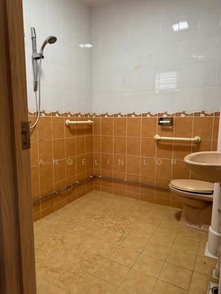 322A Jurong East Street 31, 322A Jurong East Street 31, 3 Bedrooms, 1,582 sqft, HDB Flat For Sale, by Angelin Loh, 500072521 - Bathroom - PropertyGuru.com.sg