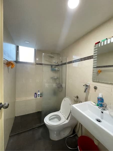 Orchid Park Condominium Condominium For Sale at S$ 1,250,000 | PropertyGuru Singapore - Bathroom