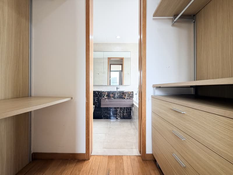 Concourse Skyline, 300 Beach Road, 4 Bedrooms, 2,120 sqft, Condominium For Rent, by Alex Goh, 500072531 - Bathroom - PropertyGuru.com.sg