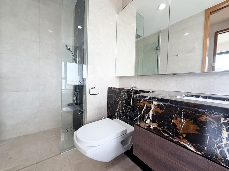 Concourse Skyline, 300 Beach Road, 4 Bedrooms, 2,120 sqft, Condominium For Rent, by Alex Goh, 500072531 - Bathroom - PropertyGuru.com.sg
