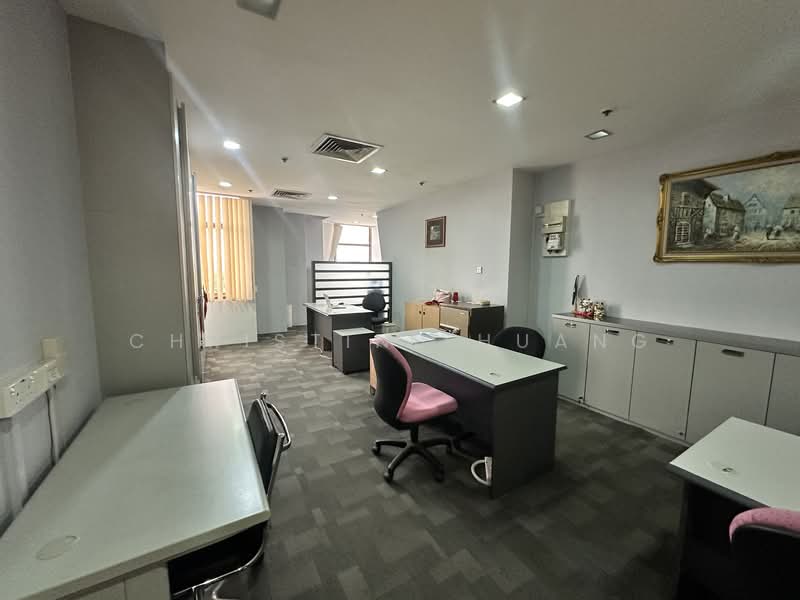 Peninsula Plaza, 111 North Bridge Road, 517 sqft, Office For Sale, by Christine Huang, 500072534 - Interior - CommercialGuru.com.sg