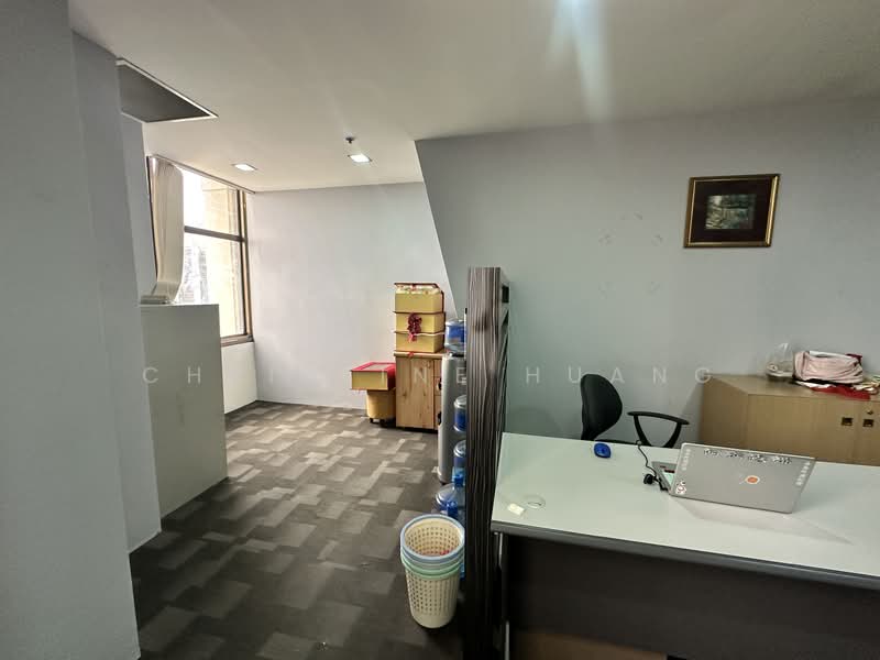 Peninsula Plaza, 111 North Bridge Road, 517 sqft, Office For Sale, by Christine Huang, 500072534 - Interior - CommercialGuru.com.sg