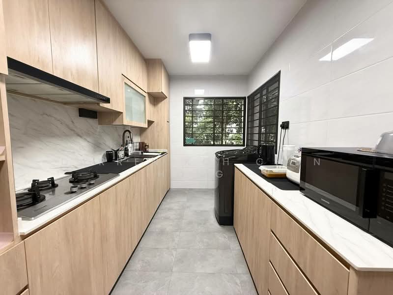 202 Compassvale Drive HDB Flat For Sale at S$ 579,000 | PropertyGuru Singapore - Kitchen