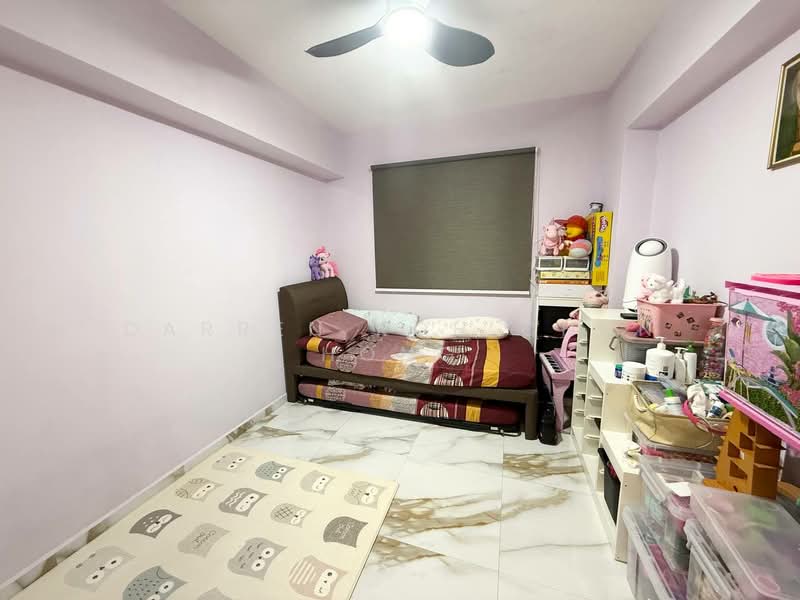 202 Compassvale Drive HDB Flat For Sale at S$ 579,000 | PropertyGuru Singapore - Bedroom