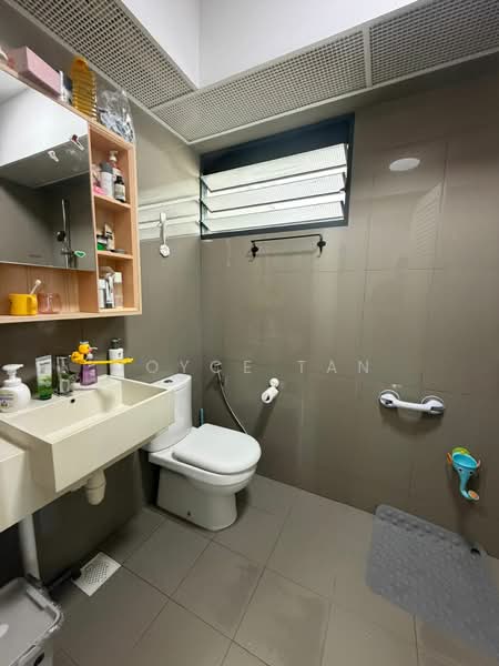 310B Punggol Walk, 310B Punggol Walk, 3 Bedrooms, 990 sqft, HDB Flat For Rent, by Joyce Tan, 500072543 - Bathroom - PropertyGuru.com.sg