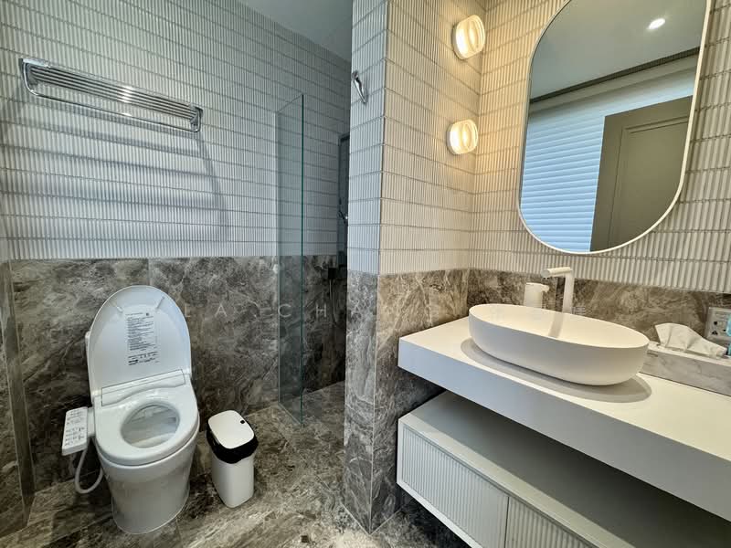 Four Seasons Park, 10 Cuscaden Walk, 4 Bedrooms, 2,260 sqft, Condominium For Rent, by Ella Chang 张慧媄, 500072547 - Bathroom - PropertyGuru.com.sg