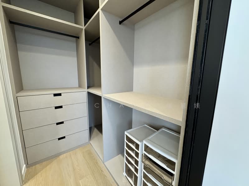 Four Seasons Park, 10 Cuscaden Walk, 4 Bedrooms, 2,260 sqft, Condominium For Rent, by Ella Chang 张慧媄, 500072547 - walk in wardrobe - PropertyGuru.com.sg