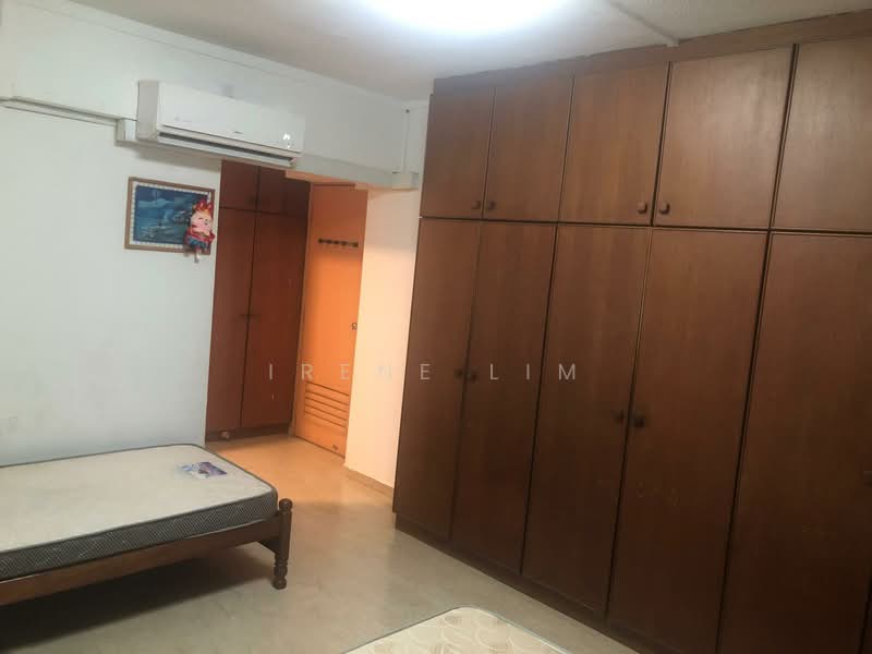 420 Hougang Avenue 10 HDB Flat For Sale at S$ 780,000 | PropertyGuru Singapore - Bedroom