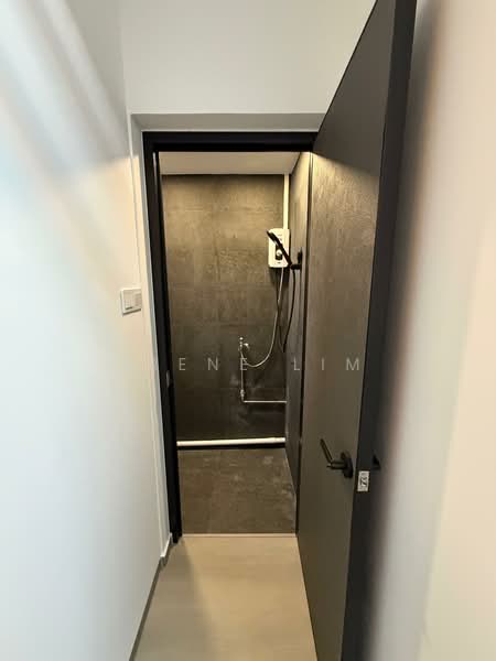 Azalea Park Condo, 2 Flora Road, 1 Bedroom, 200 sqft, Condominium For Rent, by Irene Lim, 500072552 - Bathroom - PropertyGuru.com.sg