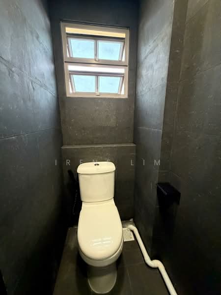 Azalea Park Condo, 2 Flora Road, 1 Bedroom, 200 sqft, Condominium For Rent, by Irene Lim, 500072552 - Bathroom - PropertyGuru.com.sg