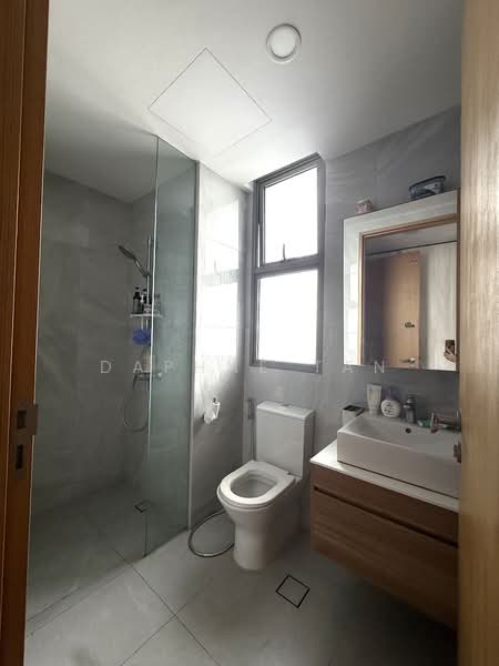 Tre Residences Condominium For Sale at S$ 1,850,000 | PropertyGuru Singapore - Bathroom