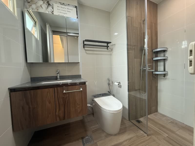 Watercolours, 25 Pasir Ris Link, 3 Bedrooms, 915 sqft, Executive Condominium For Rent, by Jerry Lee, 500072556 - Bathroom - PropertyGuru.com.sg