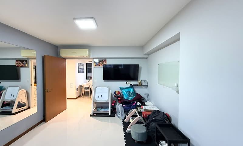 351D Anchorvale Road HDB Flat For Sale at S$ 758,000 | PropertyGuru Singapore - Living Room