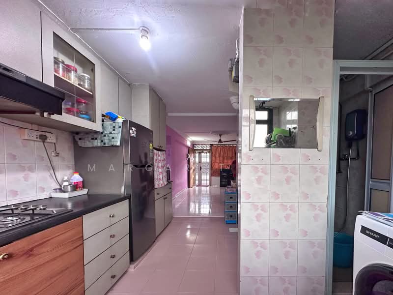 47 Circuit Road HDB Flat For Sale at S$ 320,000 | PropertyGuru Singapore - Kitchen