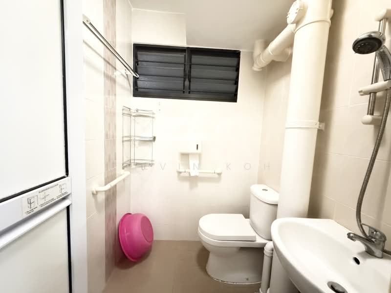 440 Ang Mo Kio Avenue 10, 440 Ang Mo Kio Avenue 10, 2 Bedrooms, 721 sqft, HDB Flat For Rent, by Kelvin Koh, 500072606 - Bathroom - PropertyGuru.com.sg