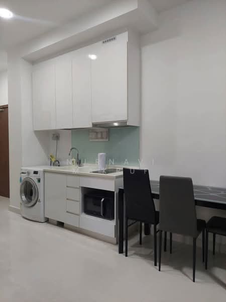Urban Vista Condominium For Sale at S$ 960,000 | PropertyGuru Singapore - Kitchen