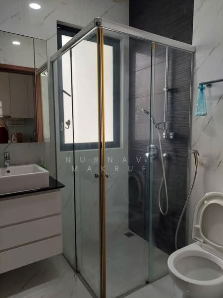 Urban Vista Condominium For Sale at S$ 960,000 | PropertyGuru Singapore - Bathroom